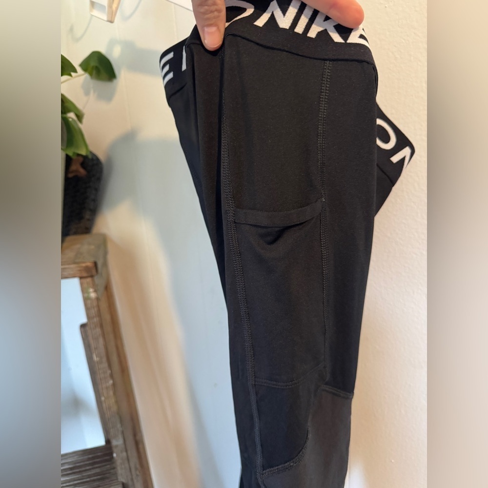 ✨ Nike Pro Dri-FIT 3/4 Compression Tights | Boys Size Medium 🏃♂️🖤 - Picture 8 of 8
